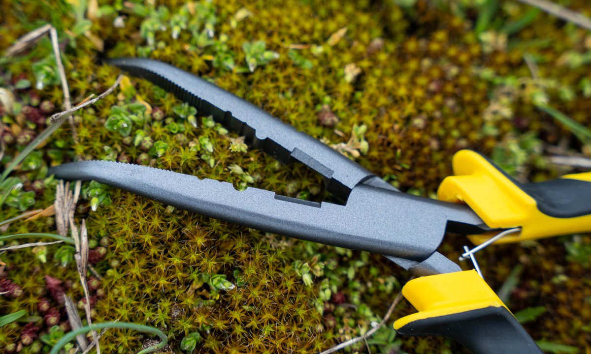 Spro Bent Long Nose Pliers 18cm - Haken & Zubehör